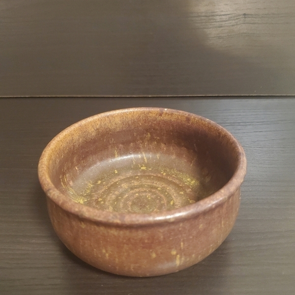 Vintage POTTERY Bowl Stoneware Round Brown Serving Bowl Signed. - Picture 2 of 11